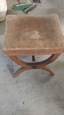 Tabouret bois et velours à restaurer