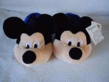 Chaussons Mickey neufs avec étiquette prix 22,71€ de Disneyl