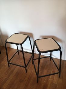 Paire de tabourets industriel métal et formica