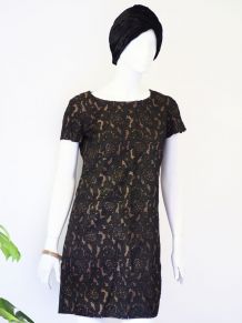 Petite robe courte dentelle motifs baroques babydoll vintage