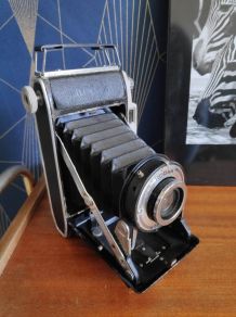 appareil photo ancien Kodak B11 à soufflet noir