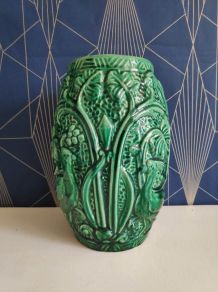 vase en céramique verte décor faune et flore