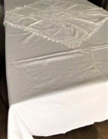 Nappe coton blanche et surnappe brodée 2,50 x1,50m