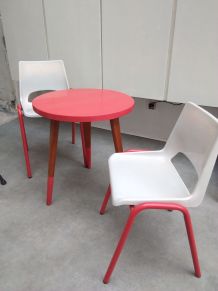 Paire de chaises école maternelle dlg Robin Day