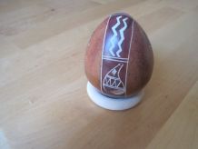 œuf en pierre décor main  