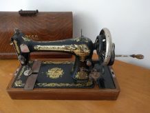 Magnifique machine à coudre Singer manuelle de 1911