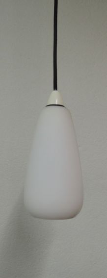 Suspension oblongue opaline mat