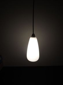 Suspension oblongue opaline mat