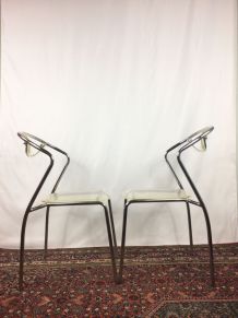 Paire de chaises en plexiglas 80s