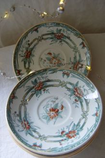 6  soucoupes anciennes au motif romantique