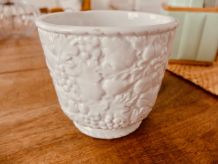 Vase blanc motif fruit