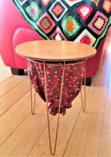 Petite table/travailleuse tripode en bois, métal et tissu