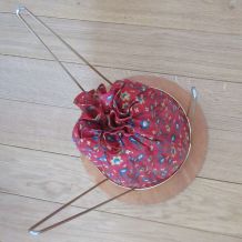 Petite table/travailleuse tripode en bois, métal et tissu