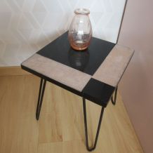 Petite table d'appoint pieds aiguille rose et noire