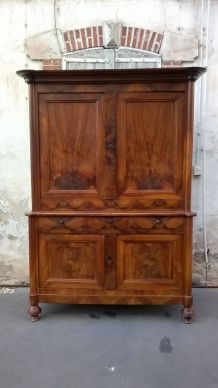 Ancien buffet deux corps d'époque empire en noyer 