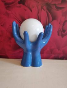 lampe mains en céramique bleue avec globe opaline blanc