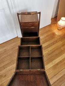 Travailleuse en bois ancienne