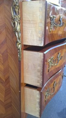 Commode style louis XV estampillé