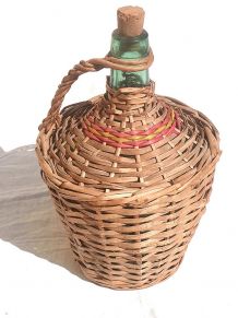 dame jeanne recouverte  d' osier