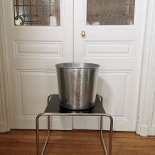 Grand cache pot en aluminium martelé 