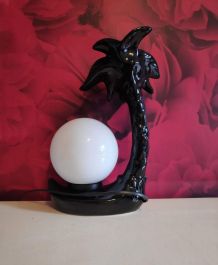 lampe palmier en céramique noire et globe opaline blanc