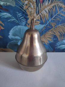 2 poires et 1 pomme en laiton