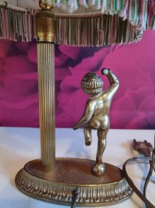 lampe angelot avec abat-jour à franges d'époque