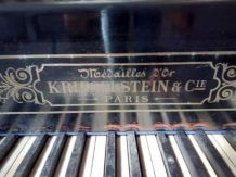 Piano 3/4 queue Kriegelstein, Médailles d'or, Paris 