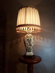 lampe  de type asiatique  en porcelaine  ,h 48cm signe  limo