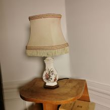 Lampe céramique abat-jour franges décor moustiers