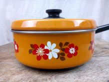Jolie casserole sauteuse émaillée - Années 70/80