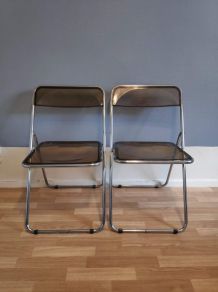 chaises pliantes plexi marron fumé et structure métal chromé