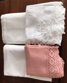 Ensemble 4 nappes et surnappes brodées