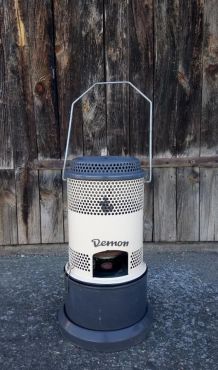 Ancien poêle à pétrole émaillé  "Démon" 