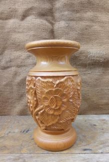 Vase en bois d'olivier sculpté à la main 