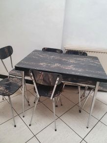 Table et chaises et bahut Formica année 60