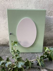 armoire à pharmacie amande/rose