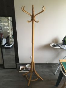 Porte-manteau en bois Baumann