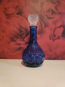 carafe bleue cobalt avec bouchon ciselé transparent