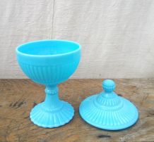 Joli pot en opaline bleu turquoise 