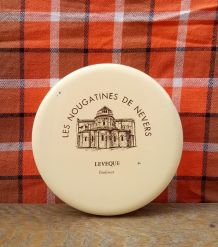 Boite publicitaire en tôle " Les nougatines de Nevers" 