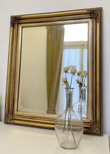 Miroir antique doré en bois