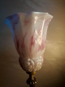 lampe pied laiton et bronze 1920 et opaline rose et blanche3