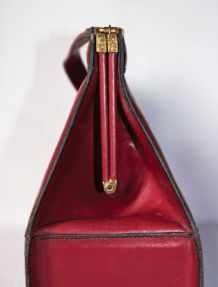 Elégant sac en cuir rouge bordeaux vintage années 50-60. 