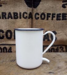 Broc émaillé blanc "LUC" 