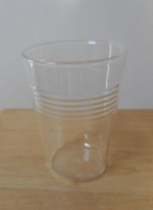 4 gobelets et carafe  (0,65l) en verre transparent