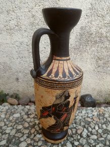 vase grec numeroté , reproduction fait  main