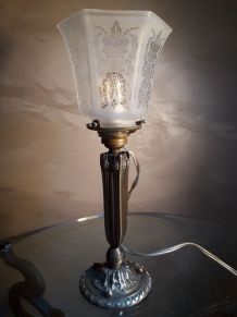 lampe tulipe; verre depoli  tres elegante  et pied bronze la