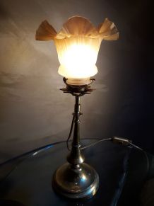 Grande lampe calice. Pied laiton et tulipe verre, 1930  styl