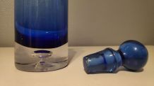 flacons en verre bleu avec bouchon rond